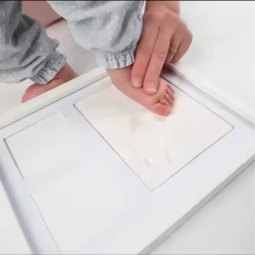 برواز بصمة اليد والقدم